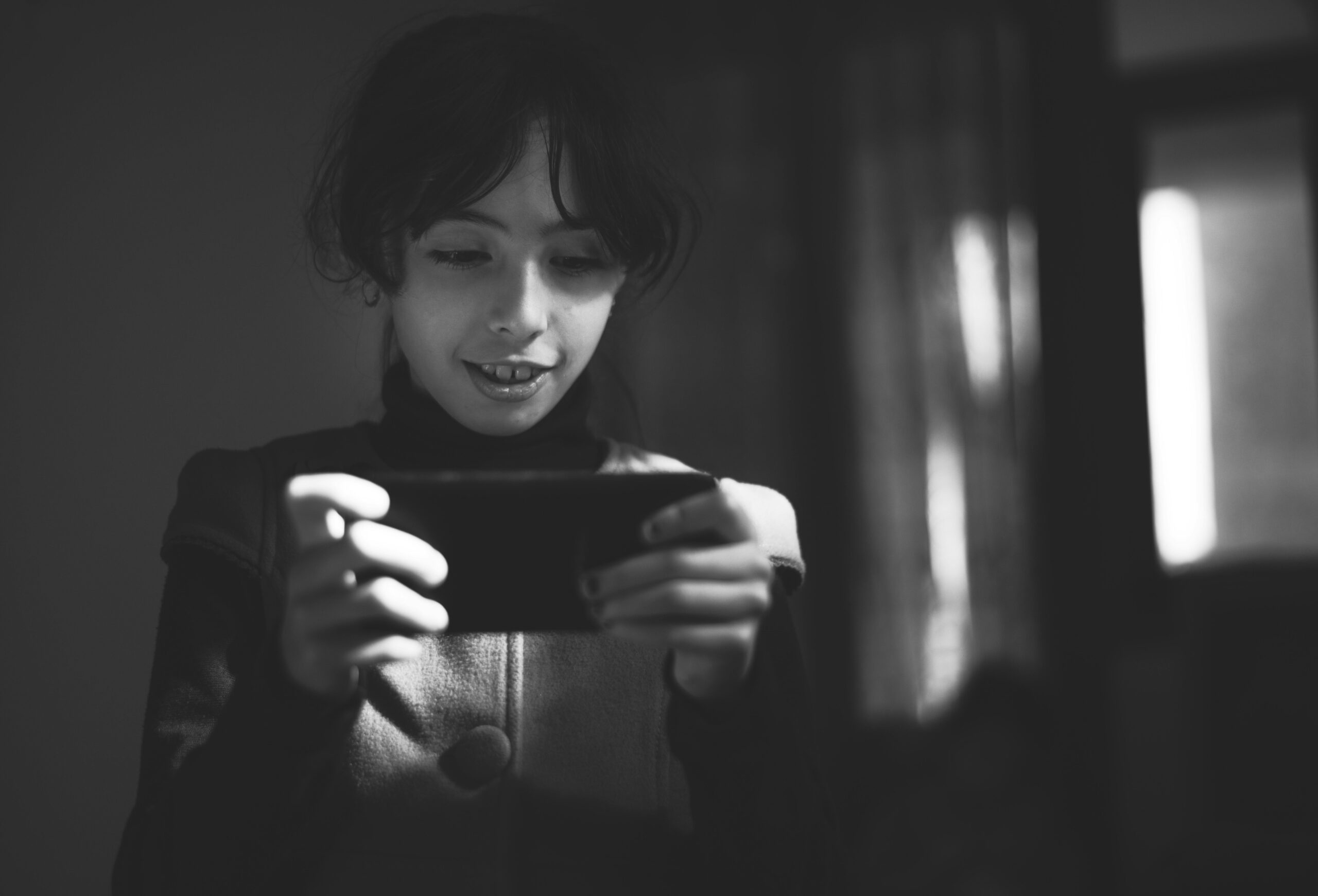 EXCESSO DE TELAS PODE ATRASAR A FALA INFANTIL?